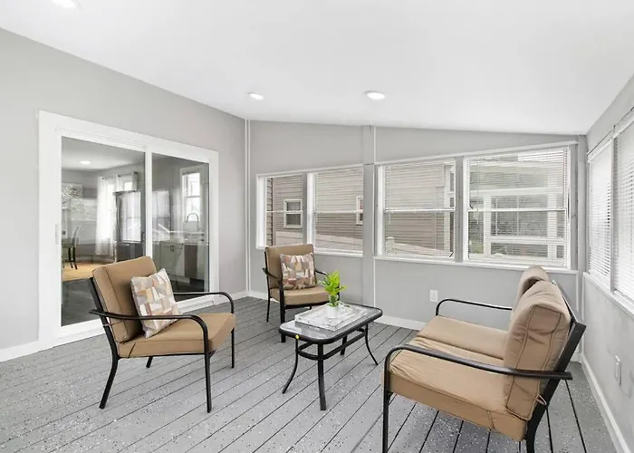 Stylish, Relaxing & Comfy 3 Bdr Home