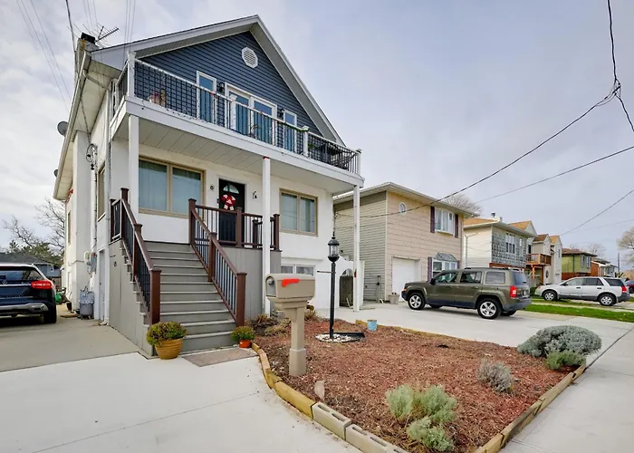 1 Mi To Long Beach! Relaxing Canal-Front Getaway